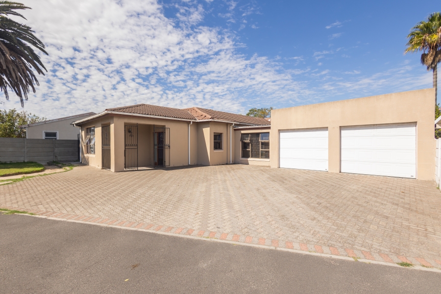 4 Bedroom Property for Sale in Riverton Western Cape